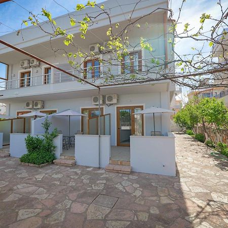 Guest House Moonlight Ksamil Ngoại thất bức ảnh