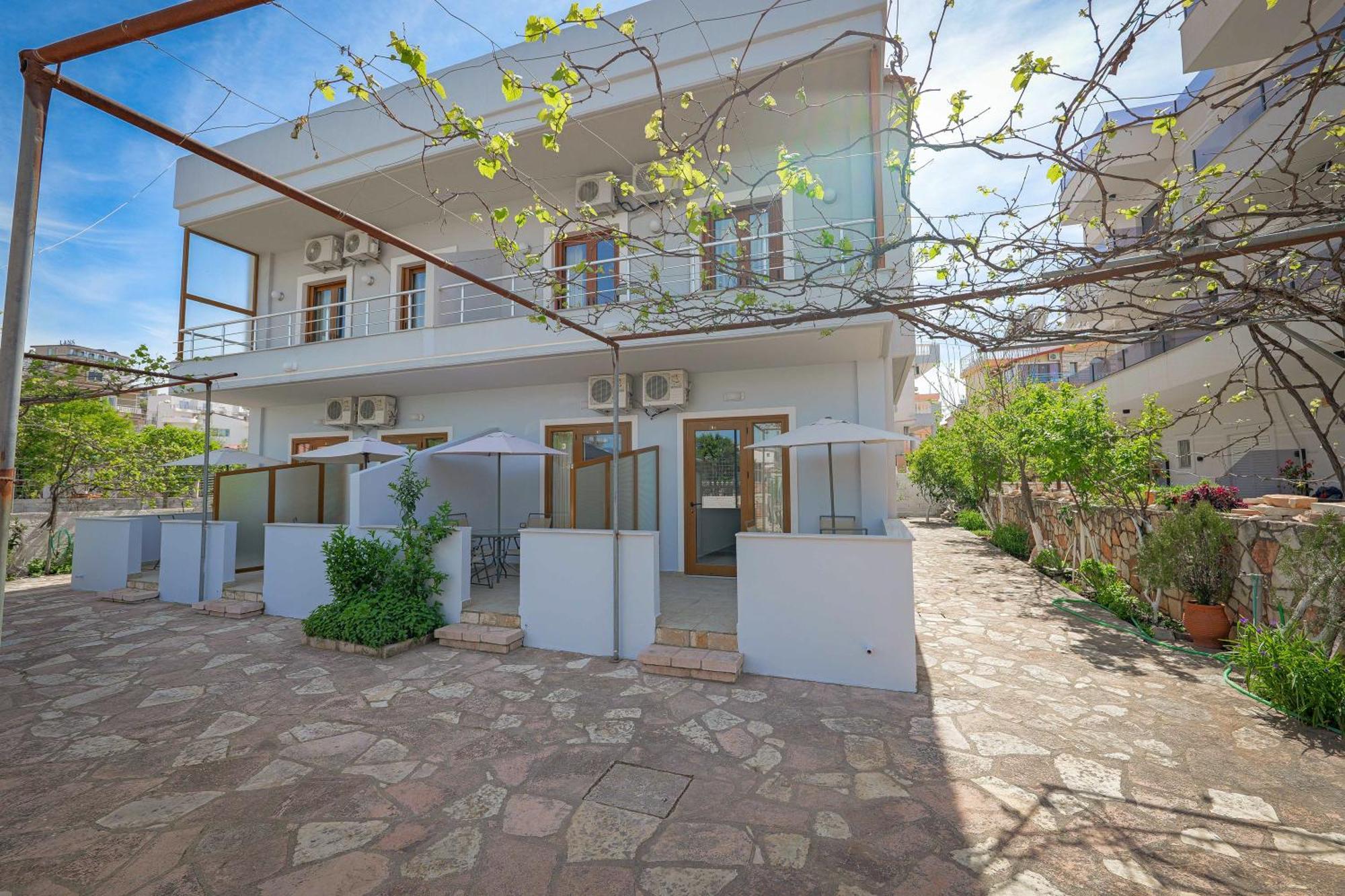 Guest House Moonlight Ksamil Ngoại thất bức ảnh