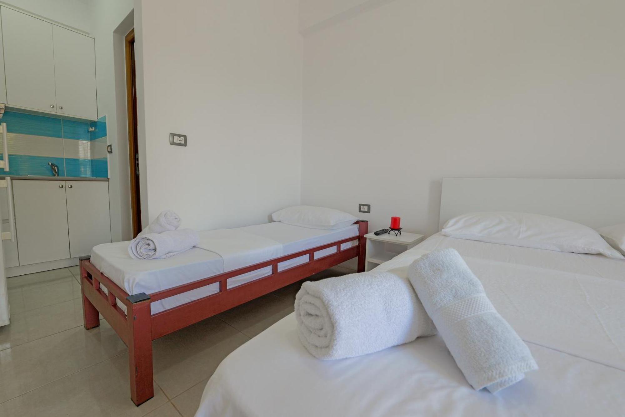 Guest House Moonlight Ksamil Ngoại thất bức ảnh