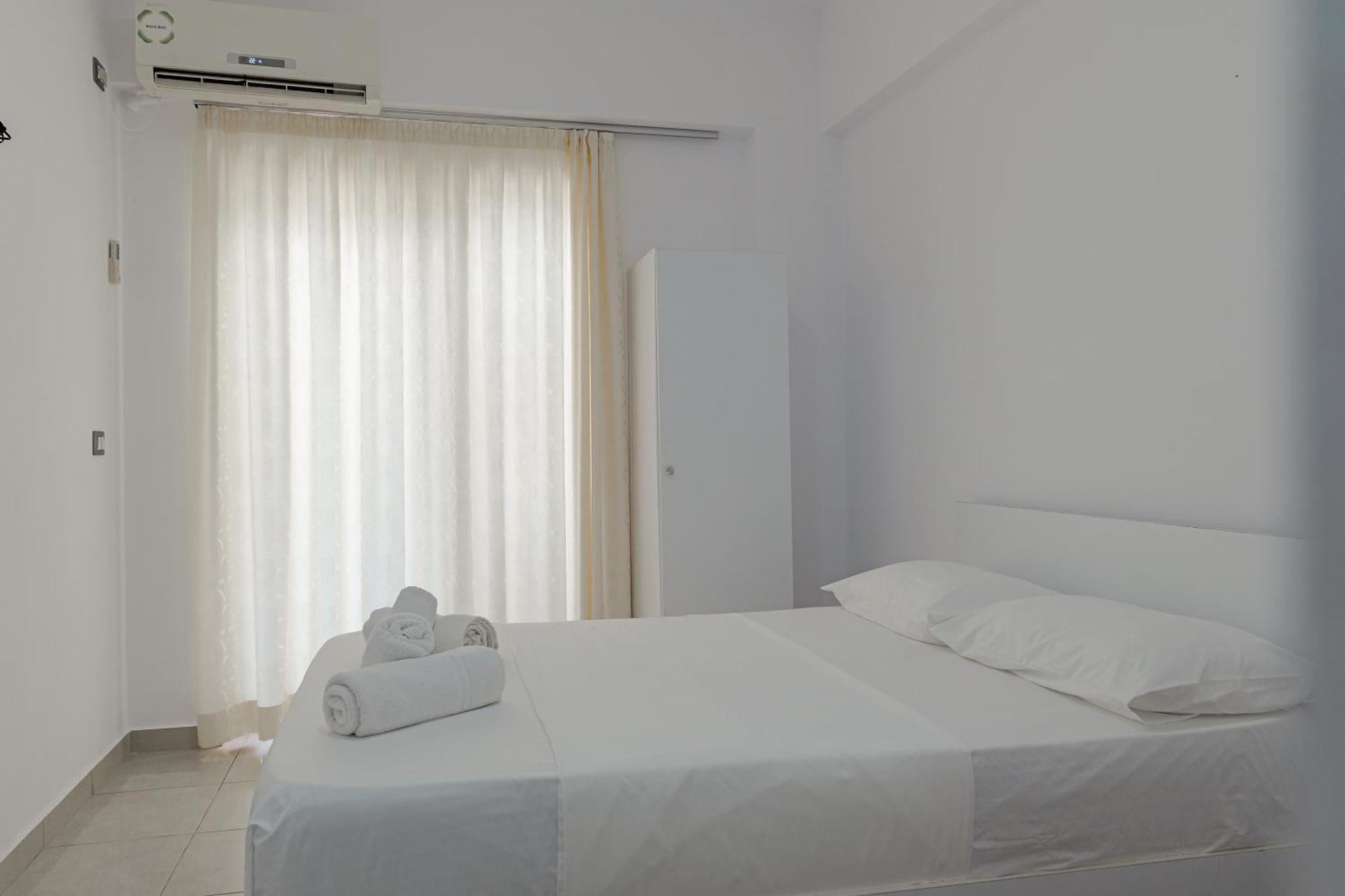 Guest House Moonlight Ksamil Ngoại thất bức ảnh